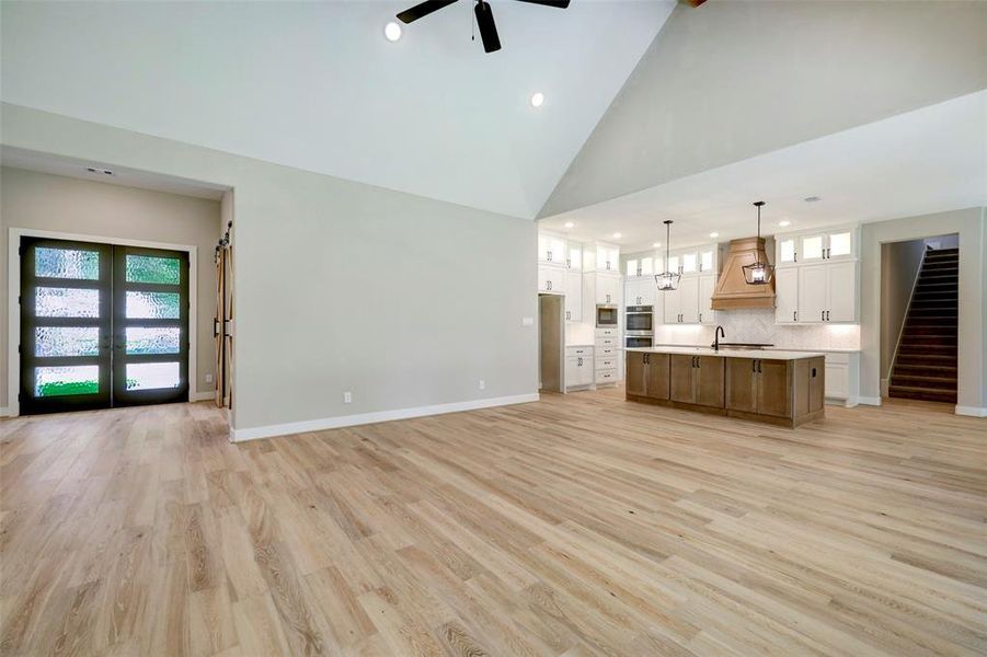 THE PICTURE SHOWN IS NOT THE ACTUAL HOME. TRINITY SIGNATUE HOMES IS BUILDING A SIMILAR FLOOR PLAN.