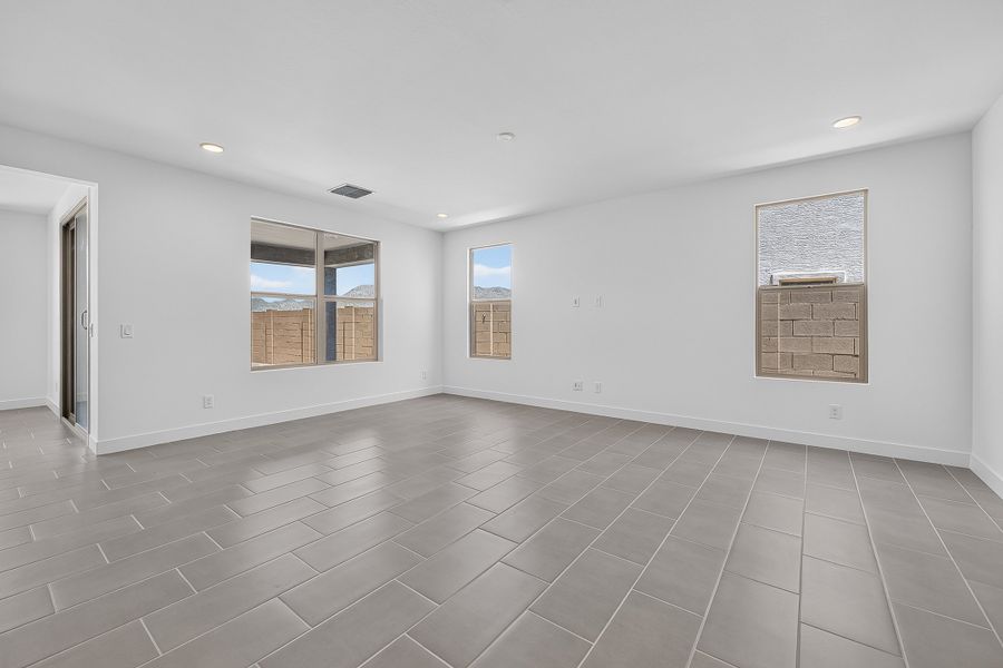 Spacious, unfurnished interior of a new home in Ladera Trails, Queen Creek (Image 14).