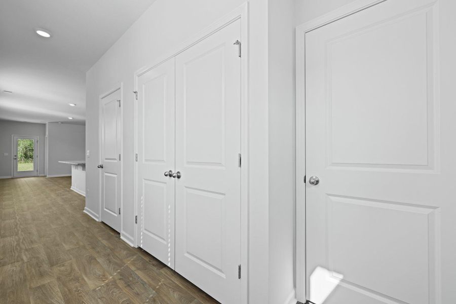 Spacious, unfurnished interior of a new home in Hillcrest, Ravenel (Image 8).