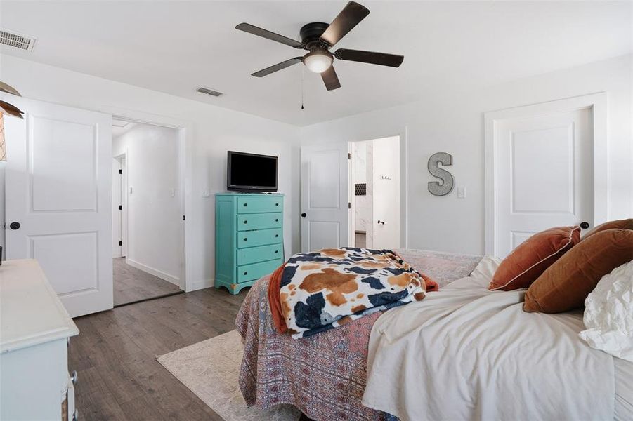 Furnished interior view inside a new home in , Millsap (Image 10).