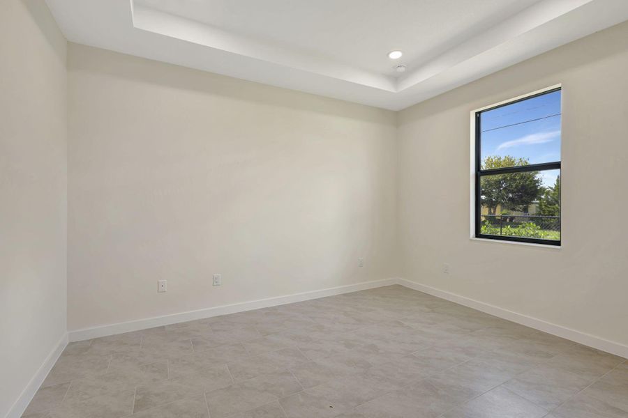 Spacious, unfurnished interior of a new home in , Indiantown (Image 13).
