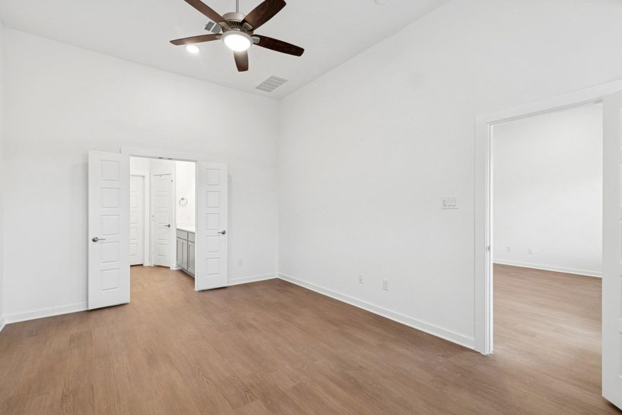 Spacious, unfurnished interior of a new home in Summerview, Fulshear (Image 29).