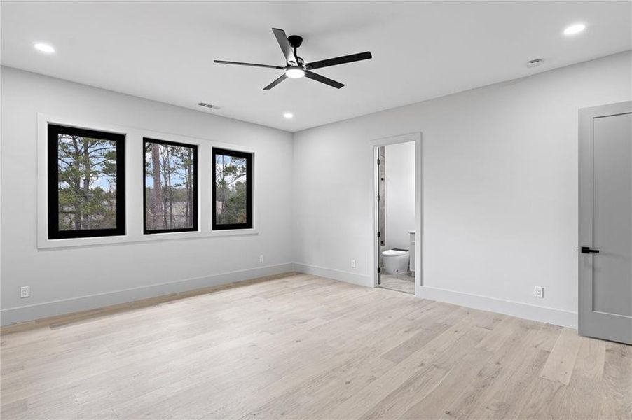 Spacious, unfurnished interior of a new home in , Lawrenceville (Image 40).