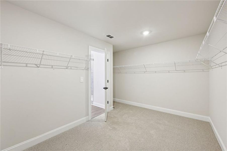 Spacious, unfurnished interior of a new home in River Pointe, Monroe (Image 27).