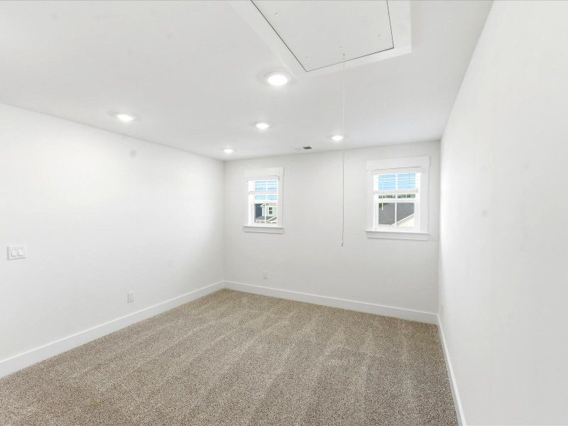 Spacious, unfurnished interior of a new home in The Coves at Lakes of Cane Bay II, Summerville (Image 33).