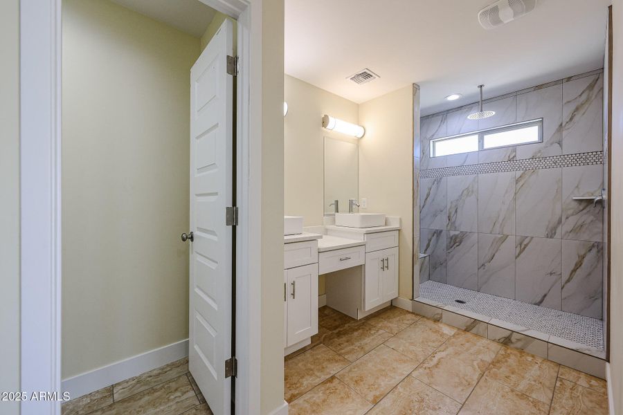 Master Bathroom Master Bathroom