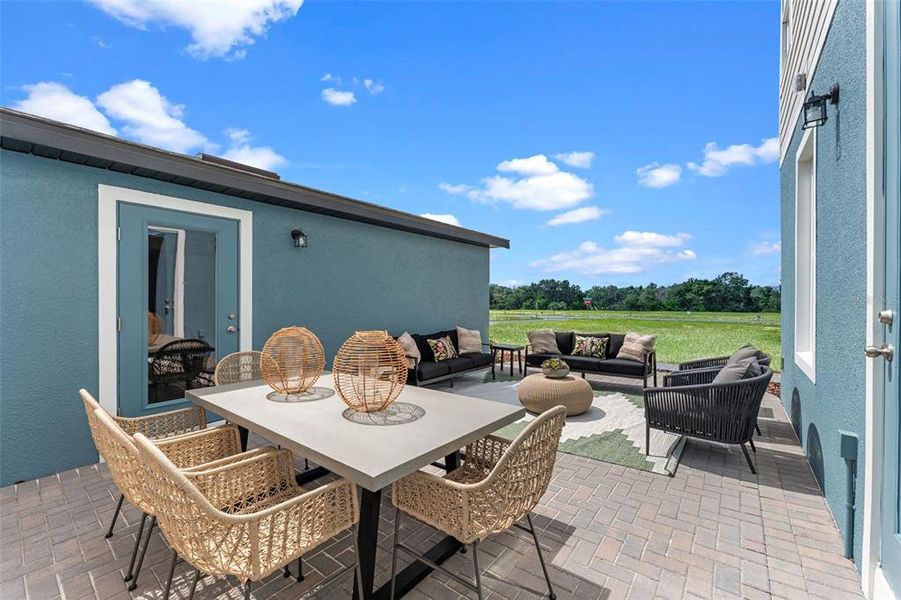 Exterior details and patio area of a home in , Apopka (Image 3).