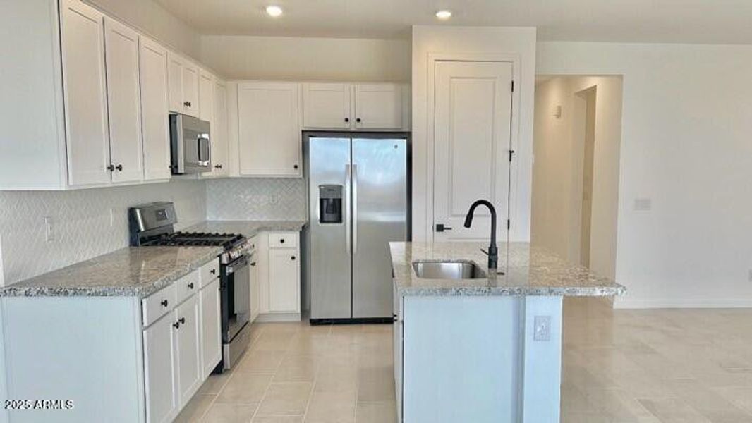 E07D1A05- (002) E07D1A05- (002)