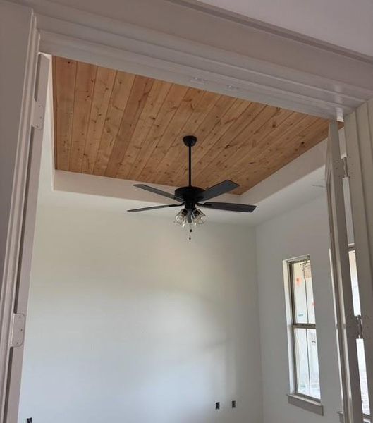 Spacious, unfurnished interior of a new home in , Sherman (Image 13).