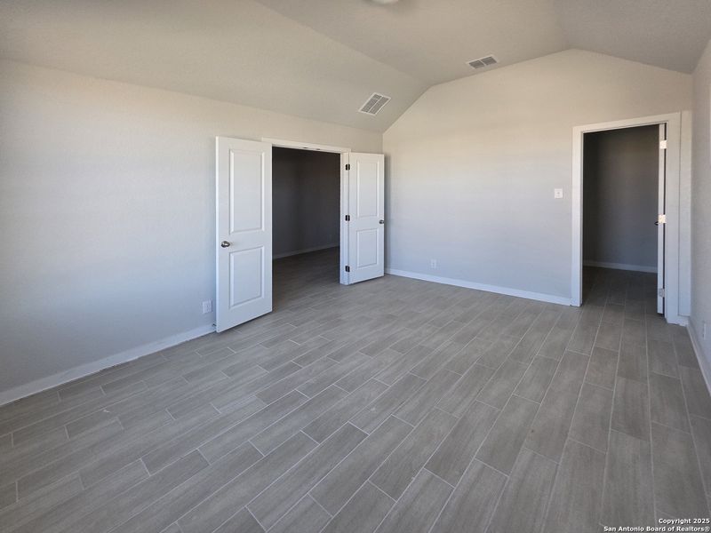 Spacious, unfurnished interior of a new home in The Heritage at Saddlebrook Ranch 70's, Schertz (Image 18).