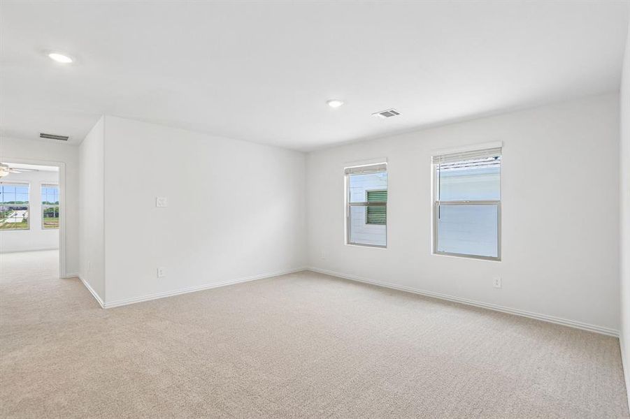 Spacious, unfurnished interior of a new home in Oak Ridge Park, Corinth (Image 33).