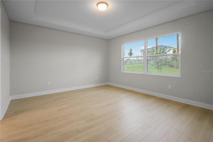 Spacious, unfurnished interior of a new home in Cresswind at Lake Harris, Tavares (Image 17).