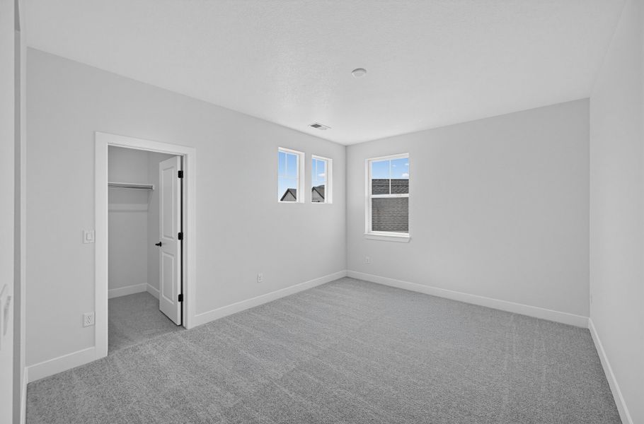 Spacious, unfurnished interior of a new home in Macanta, Castle Rock (Image 23).