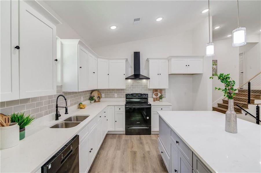 Furnished interior view inside a new home in , Gainesville (Image 6).