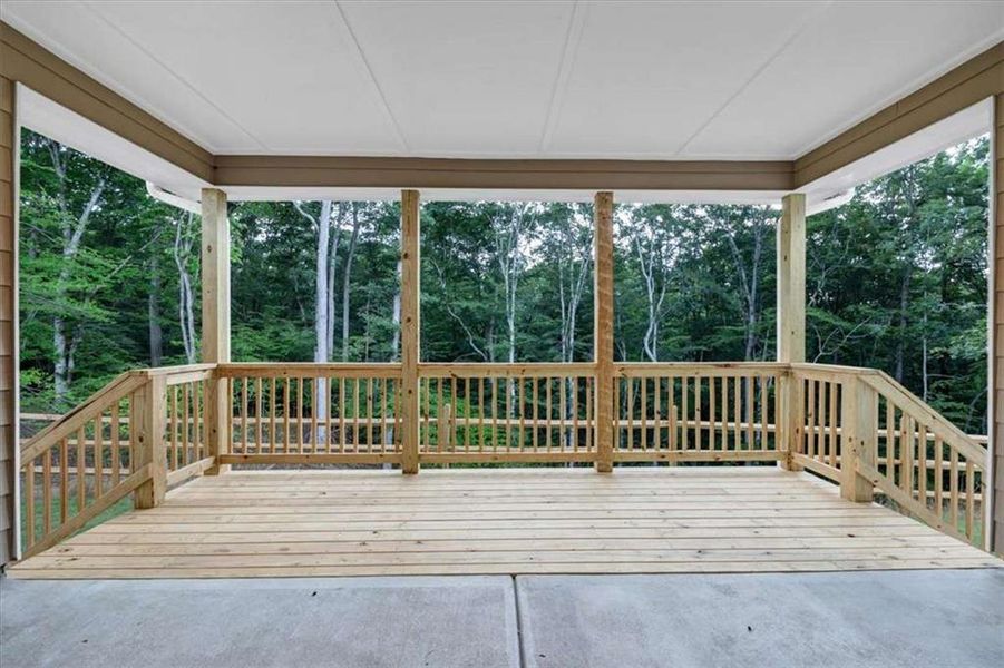 Exterior details and patio area of a home in Tuscany Hills, Douglasville (Image 3).