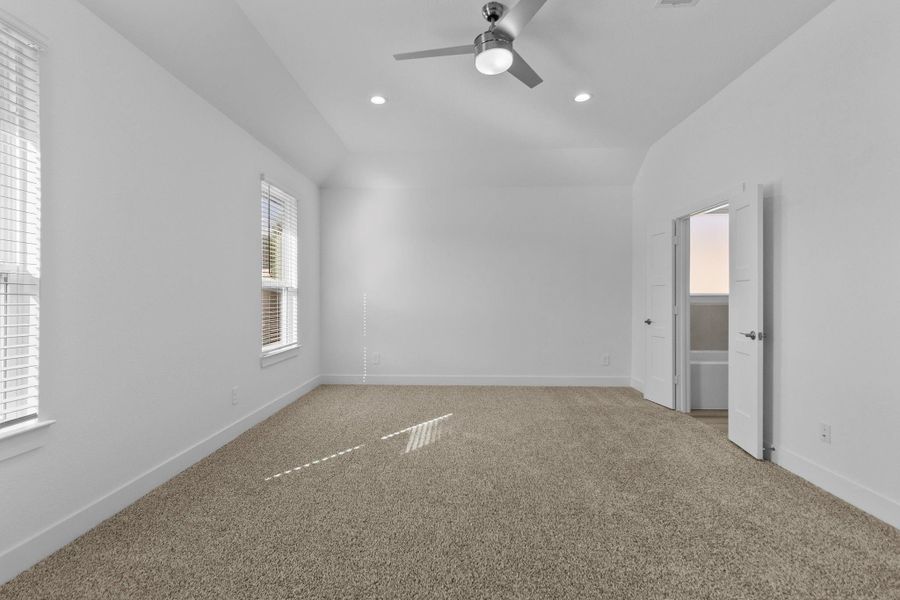 Spacious, unfurnished interior of a new home in Silverthorne, Conroe (Image 25). Spacious, unfurnished interior of a new home in Silverthorne, Conroe (Image 25).
