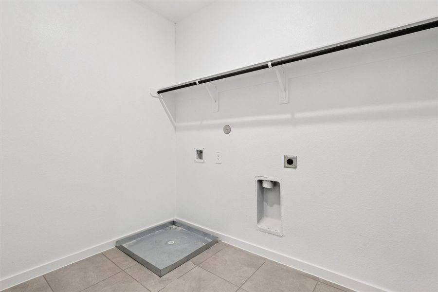 Spacious, unfurnished interior of a new home in Pinewood Trails - City Series, Atascocita (Image 27).