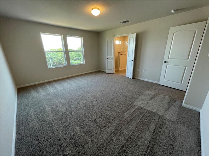 Spacious, unfurnished interior of a new home in Covered Bridge, Hutto (Image 12). Spacious, unfurnished interior of a new home in Covered Bridge, Hutto (Image 12).