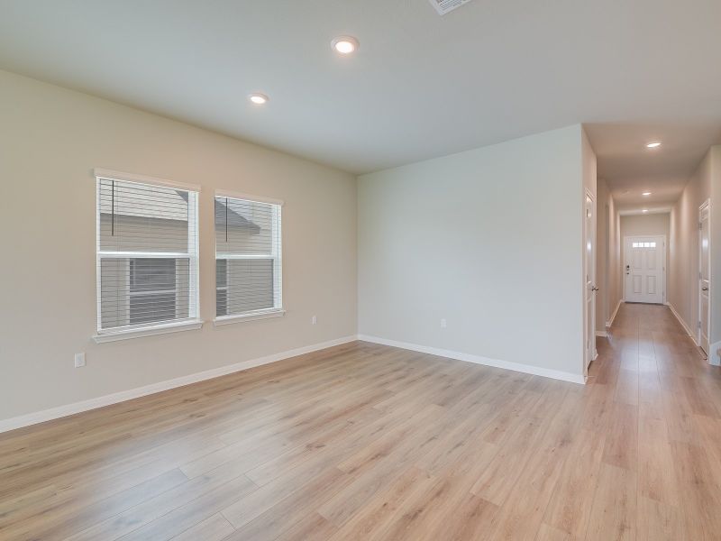 Spacious, unfurnished interior of a new home in Turner's Crossing - Reserve Collection, Buda (Image 8).