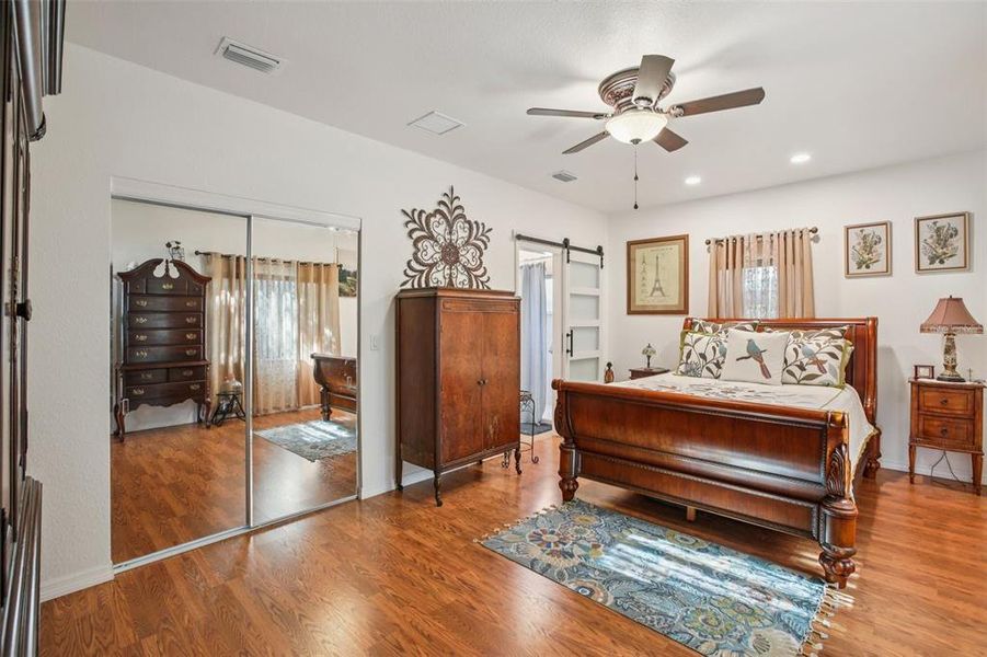 Furnished interior view inside a new home in , St. Petersburg (Image 17).