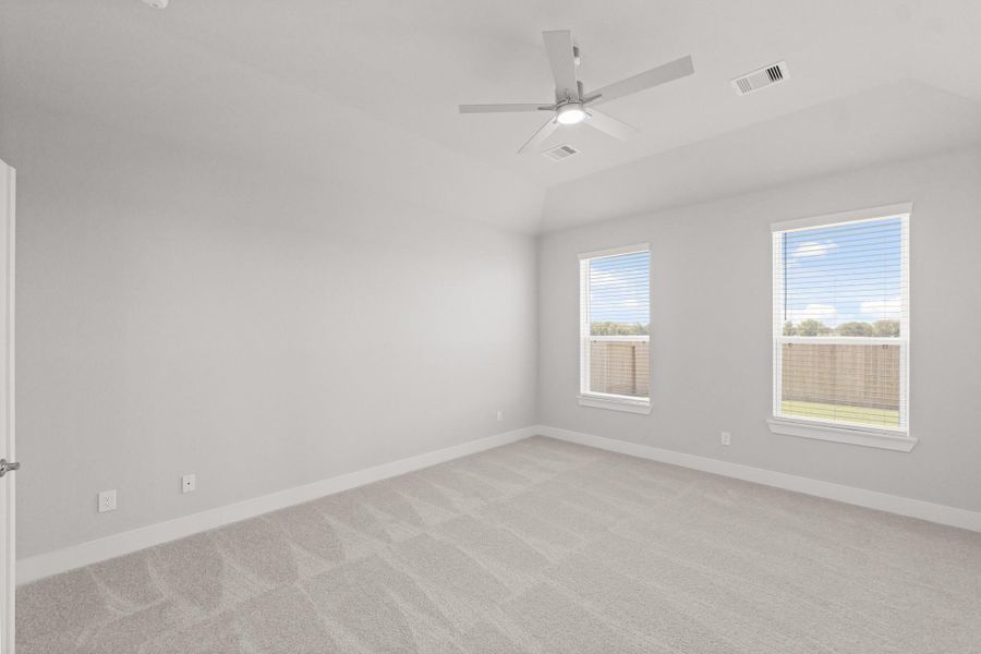 Spacious, unfurnished interior of a new home in Briarwood Crossing, Rosenberg (Image 13).