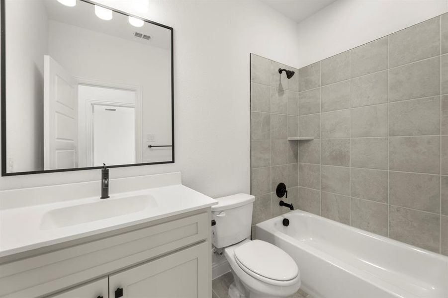 24. 1530 Prescott - 5TH Bath 24. 1530 Prescott - 5TH Bath