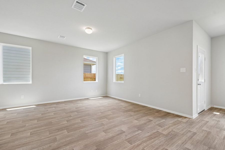 Spacious, unfurnished interior of a new home in Cascade, Liberty Hill (Image 11).