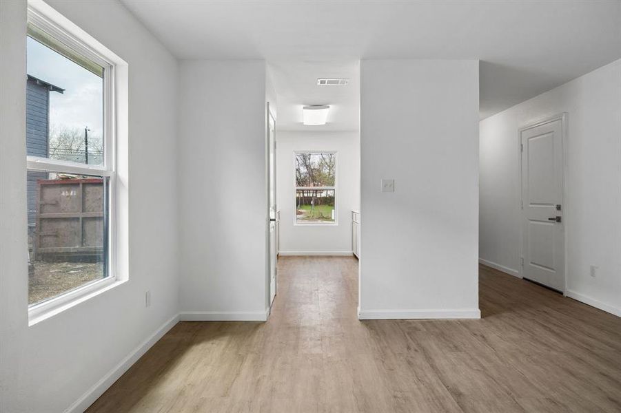 Spacious, unfurnished interior of a new home in , Dallas (Image 17).