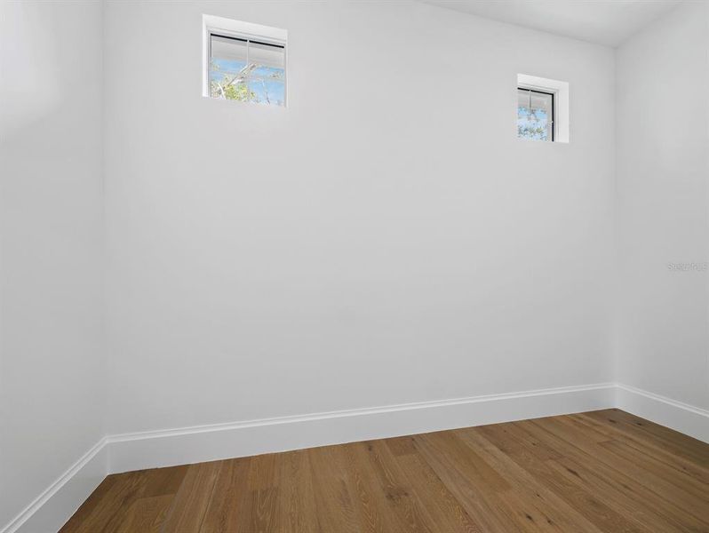 Spacious, unfurnished interior of a new home in , Sarasota (Image 62).