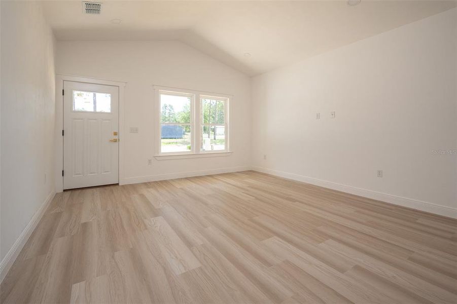 Spacious, unfurnished interior of a new home in , Williston (Image 9).