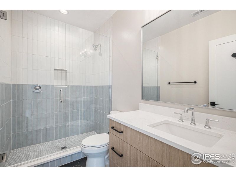 Upstairs ensuite bathroom Upstairs ensuite bathroom