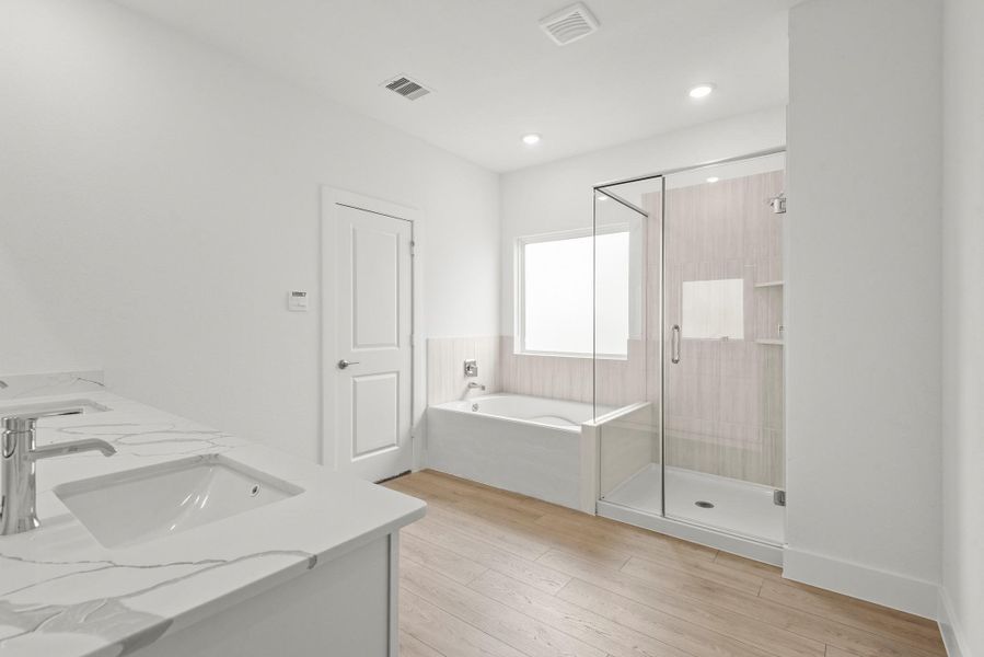 Furnished interior view inside a new home in Riverside Estates, Baytown (Image 6).