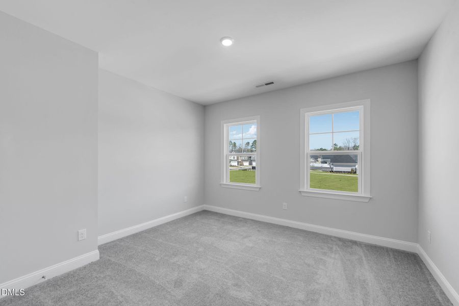 SUN_CaydenCove_Pic_Waterbury_QMI_Bed3_3o