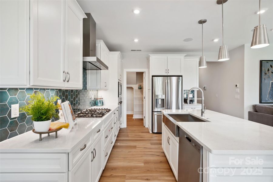 Personalize this Space with Your Dream Cabinet and Backsplash Selections. *Model Photos | Actual Finishes, Structural Selections, and Orientation May Vary.
