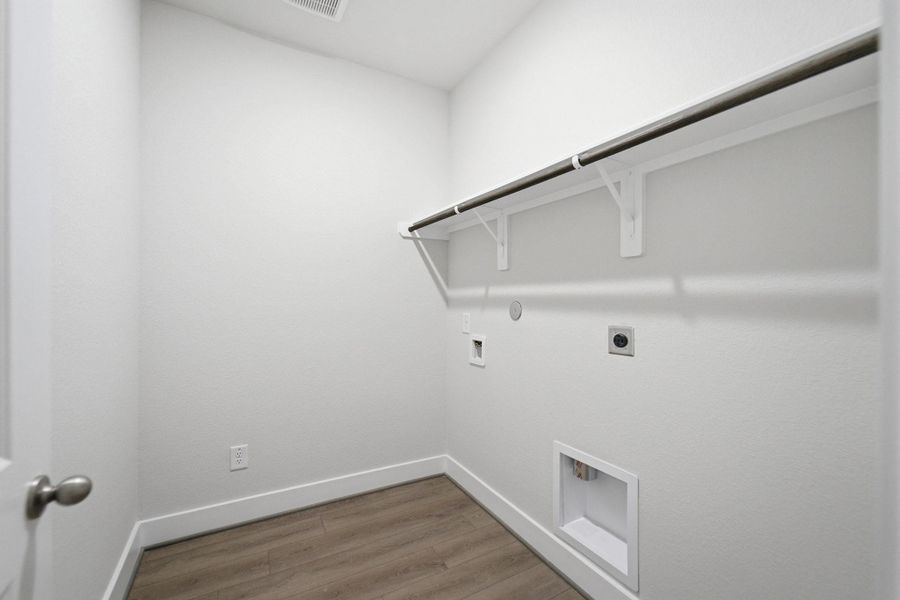 Spacious, unfurnished interior of a new home in Pecan Estates, Crosby (Image 20).