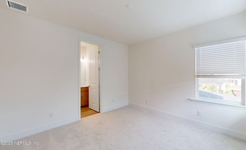 Spacious, unfurnished interior of a new home in Seven Pines, Jacksonville (Image 12).