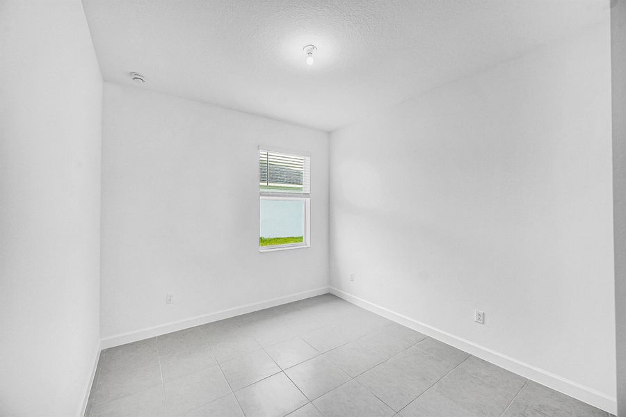 Spacious, unfurnished interior of a new home in Seagrove: The Indies, Fort Pierce (Image 24).