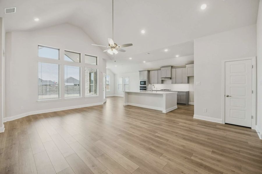 Spacious, unfurnished interior of a new home in Las Lomas, Forney (Image 5). Spacious, unfurnished interior of a new home in Las Lomas, Forney (Image 5).