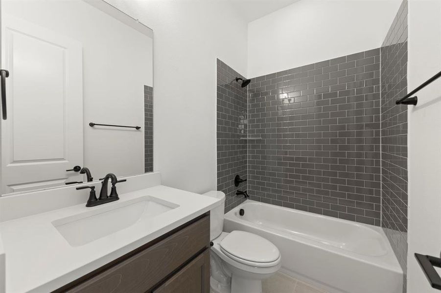 06. 2105 Clairmount - 2ND Bath