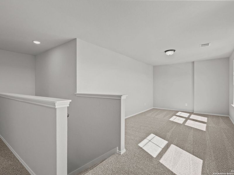 Spacious, unfurnished interior of a new home in Comanche Ridge, San Antonio (Image 24).