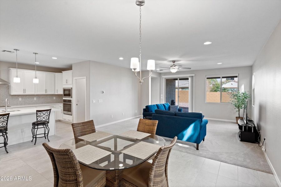 08-Dining Family Kitchen 08-Dining Family Kitchen