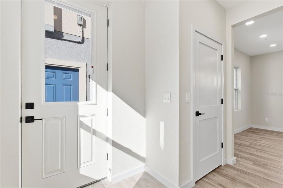 Spacious, unfurnished interior of a new home in , St. Petersburg (Image 18).