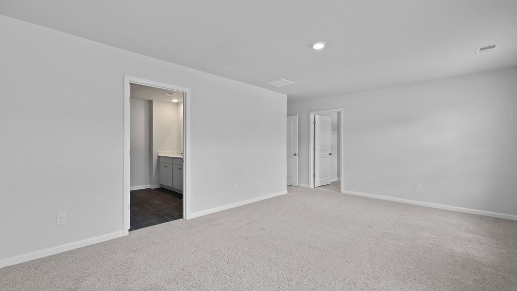 Spacious, unfurnished interior of a new home in Grand Oaks, Columbia (Image 18).
