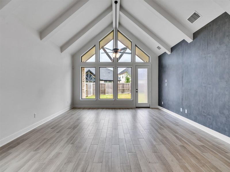 Spacious, unfurnished interior of a new home in Cross Creek West, Fulshear (Image 33).