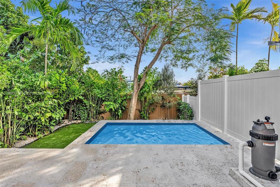 Exterior details and patio area of a home in , Miami (Image 22).