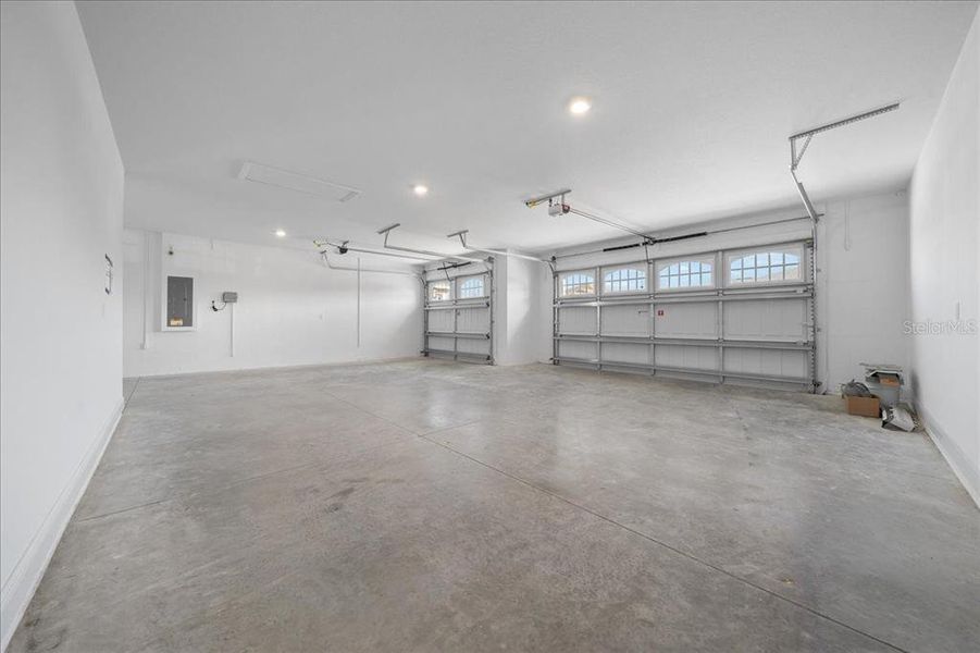 Spacious, unfurnished interior of a new home in , Ocala (Image 41).