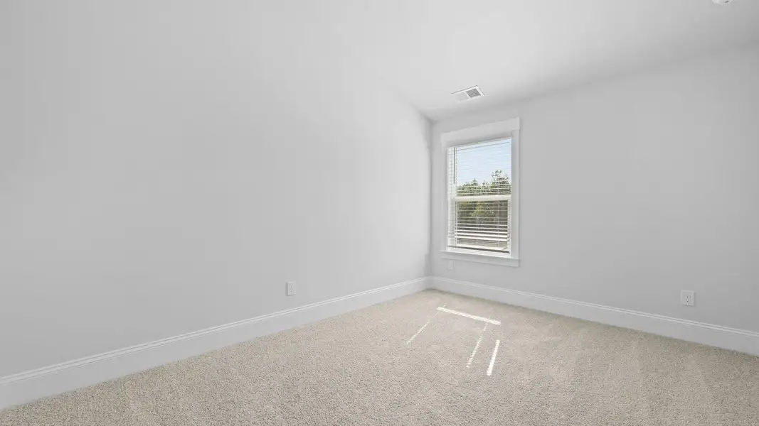 Spacious, unfurnished interior of a new home in Sheep Island, Summerville (Image 28).