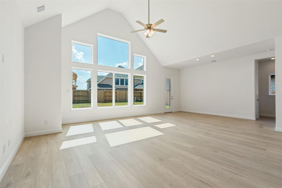 Spacious, unfurnished interior of a new home in Brookewater, Rosenberg (Image 28).