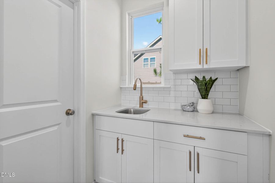 DC 23 Holly Interior-09