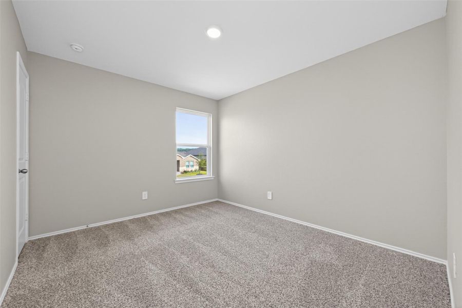 Spacious, unfurnished interior of a new home in Water Crest on Lake Conroe, Conroe (Image 37).